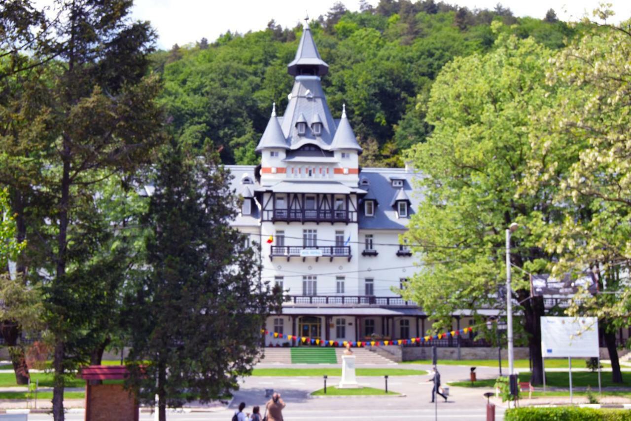 Hotel Central Calimanesti Exterior photo